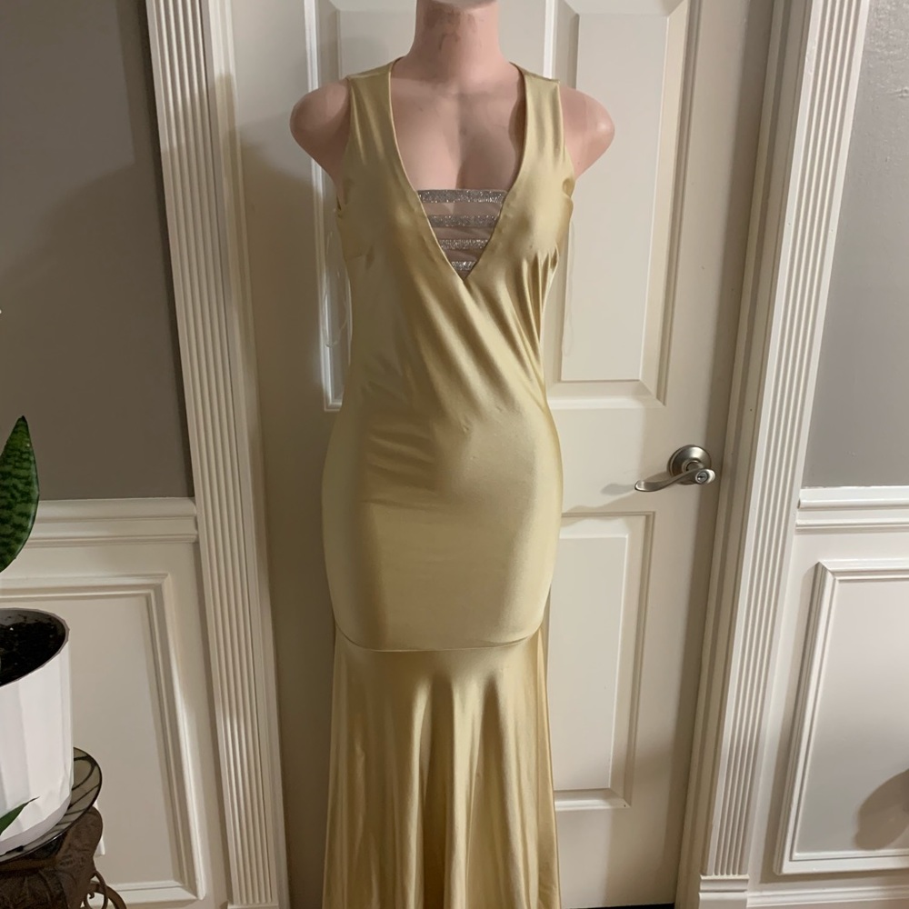 Junior women’s gold halter sleeveless mermaid dres